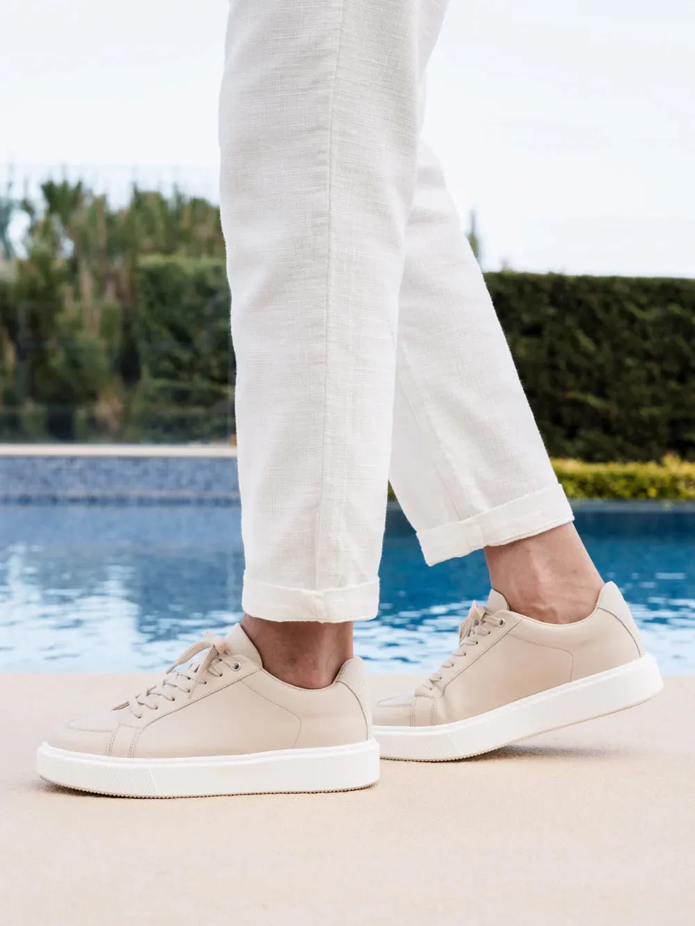 Capo Essential Trainer - Stone White