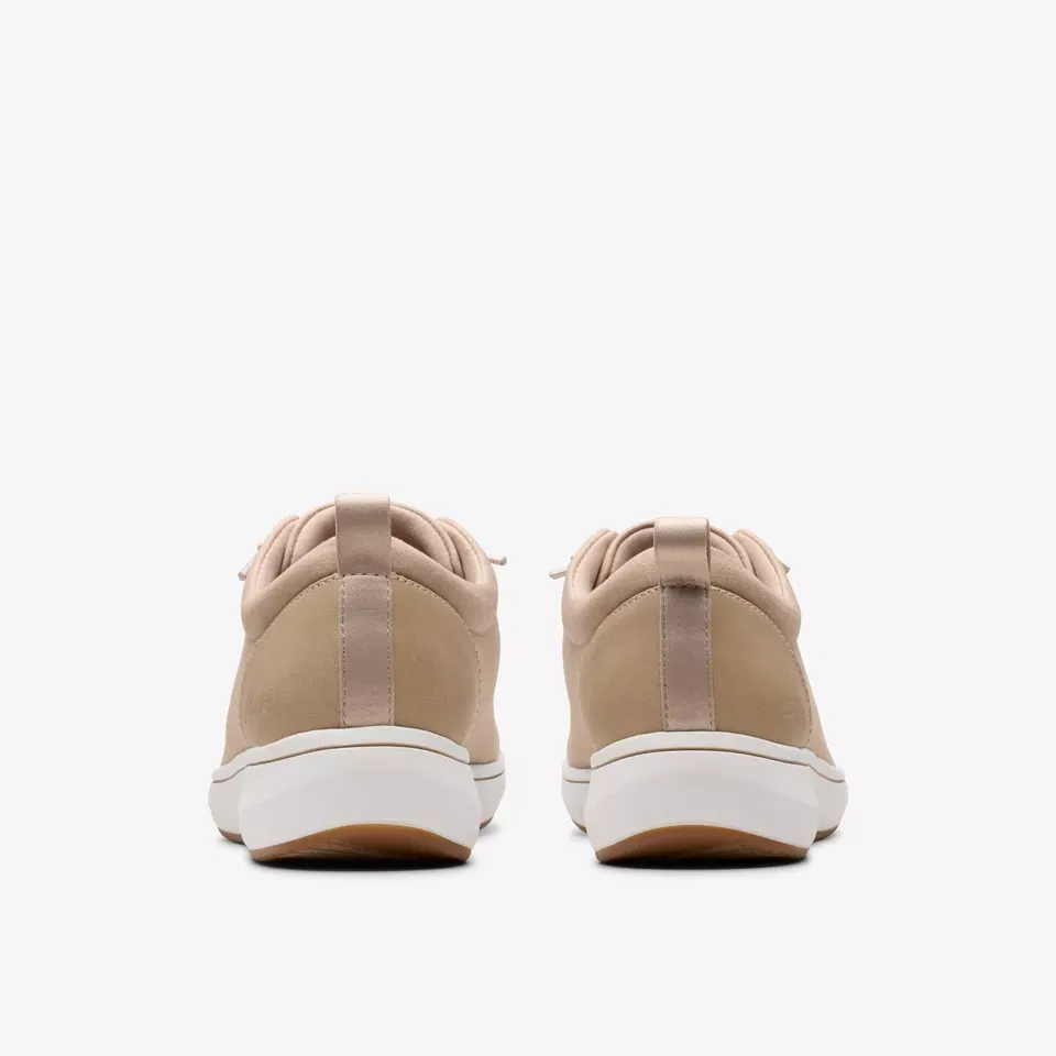 Clarks Women's BreezeSky Lace Sand 26181595