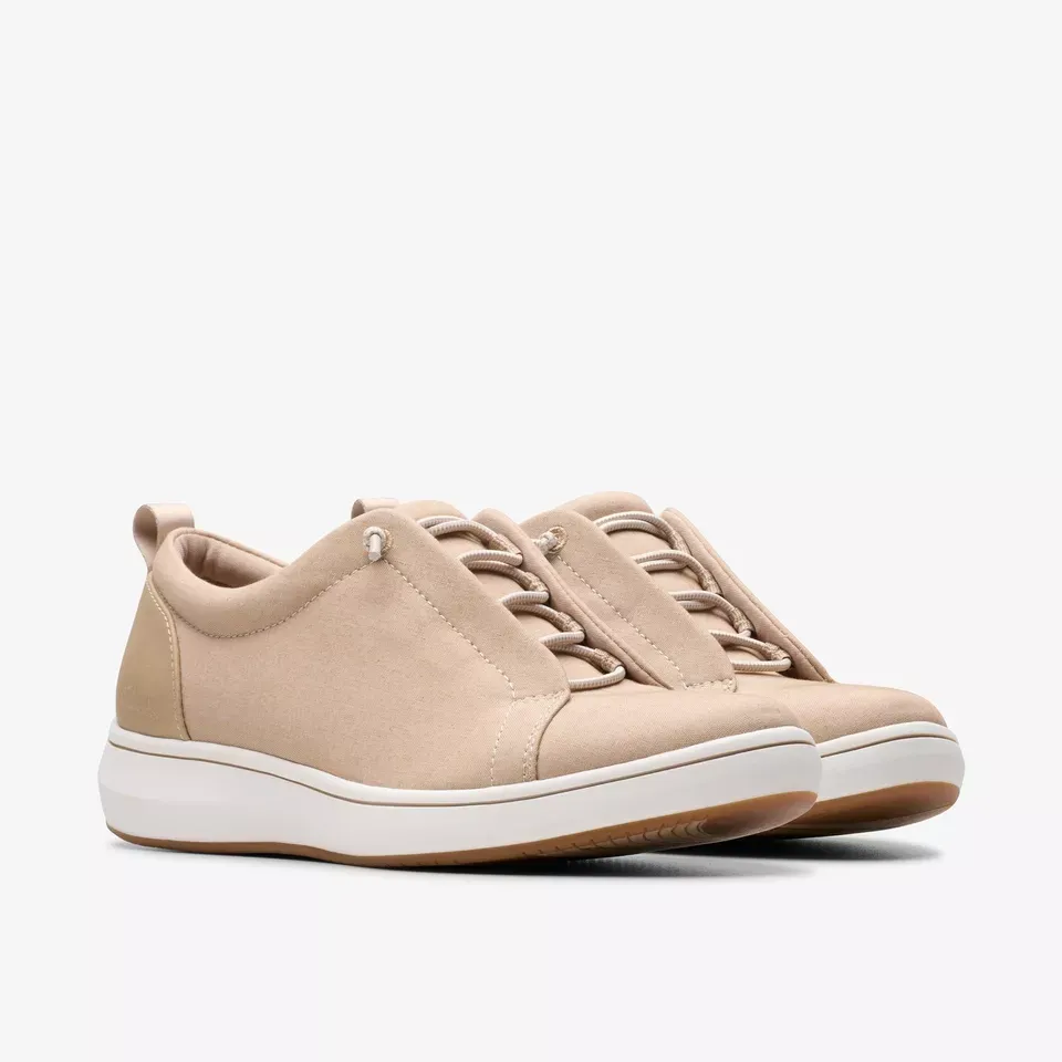 Clarks Women's BreezeSky Lace Sand 26181595