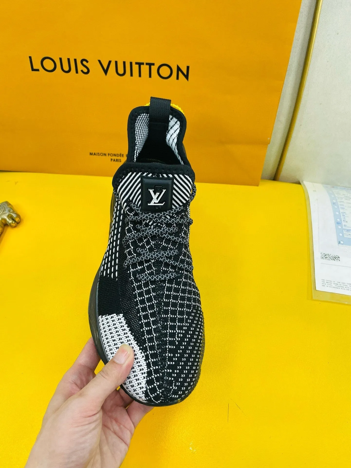 LV SNEAKER IN BLACK BREATHABLE MESH FABRIC