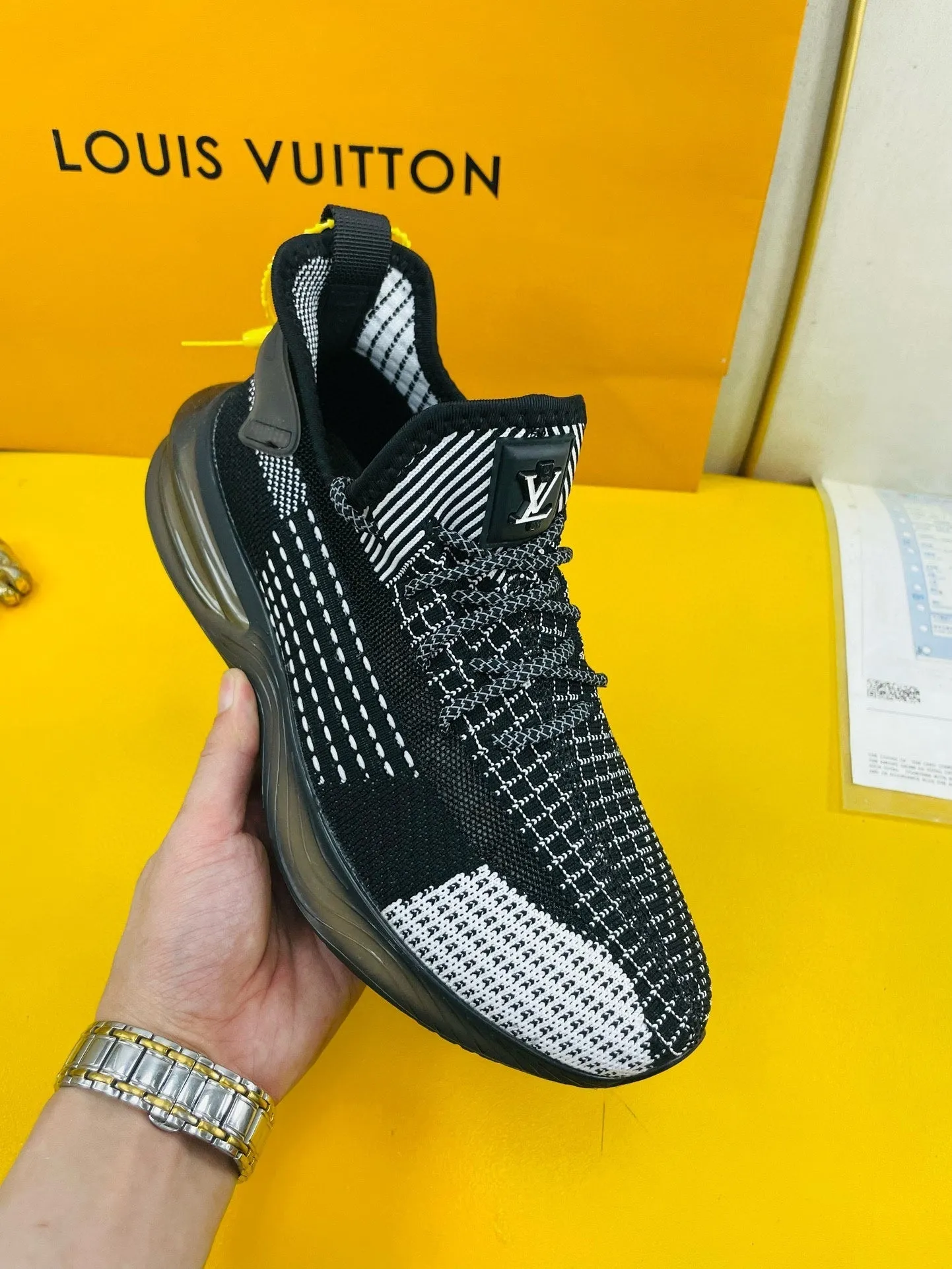 LV SNEAKER IN BLACK BREATHABLE MESH FABRIC