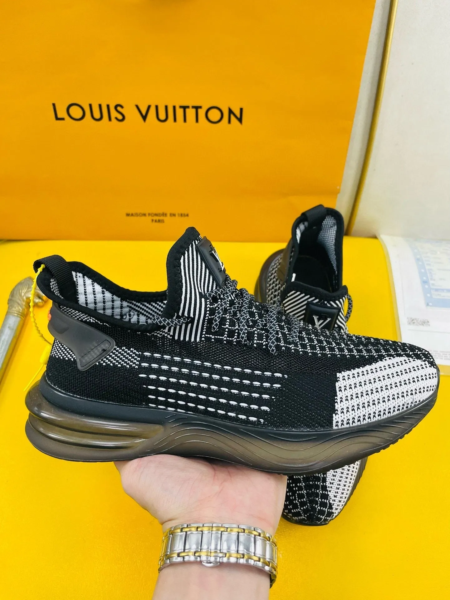 LV SNEAKER IN BLACK BREATHABLE MESH FABRIC