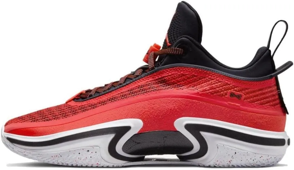 NIKE Men's Sneaker