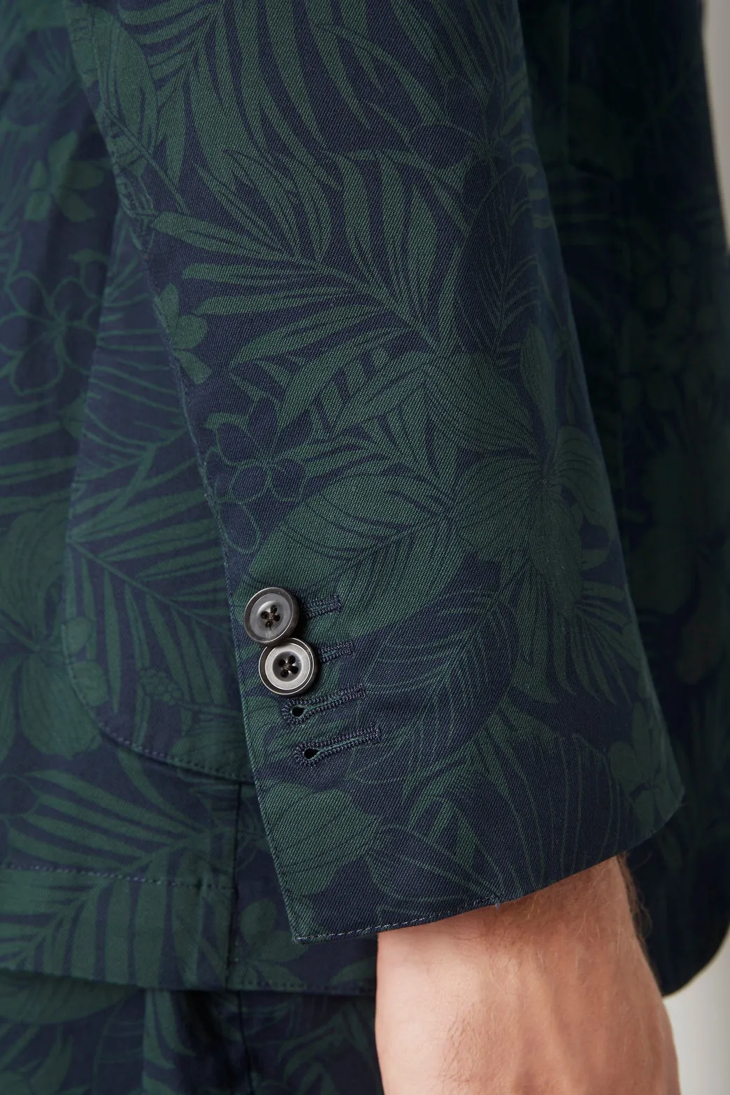 Paronella Suit