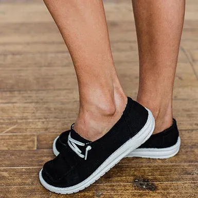 Womens  Slip-On Sneakers - Perma Laces / Round Toes